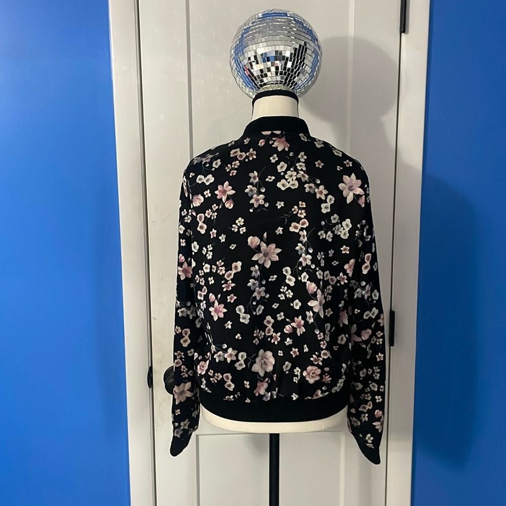 New Look Floral Bomber Jacket - Black and Pink - Picture 2 of 6